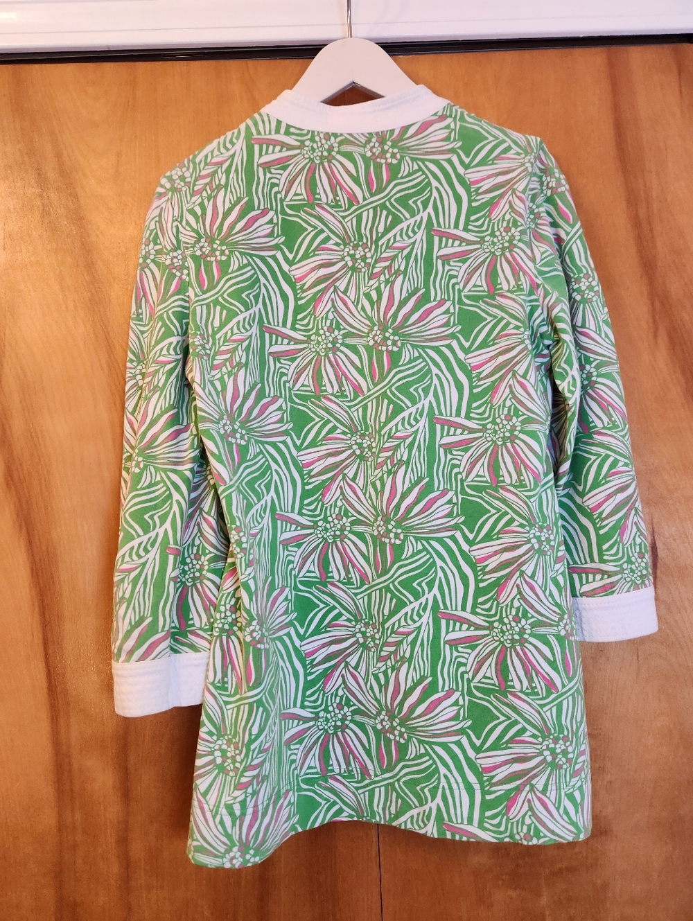 Lilly Pulitzer Women's Daisy Darling Green Long Sleeved Tunic, Size XS, $98 - Picture 2 of 10